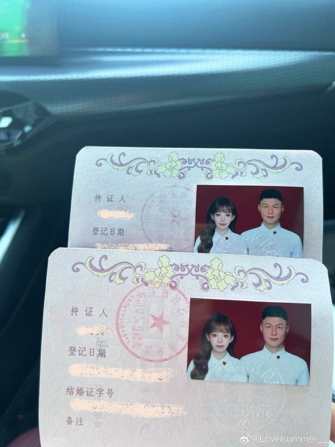 恭喜！方昊女友社媒曬結婚證：已婚